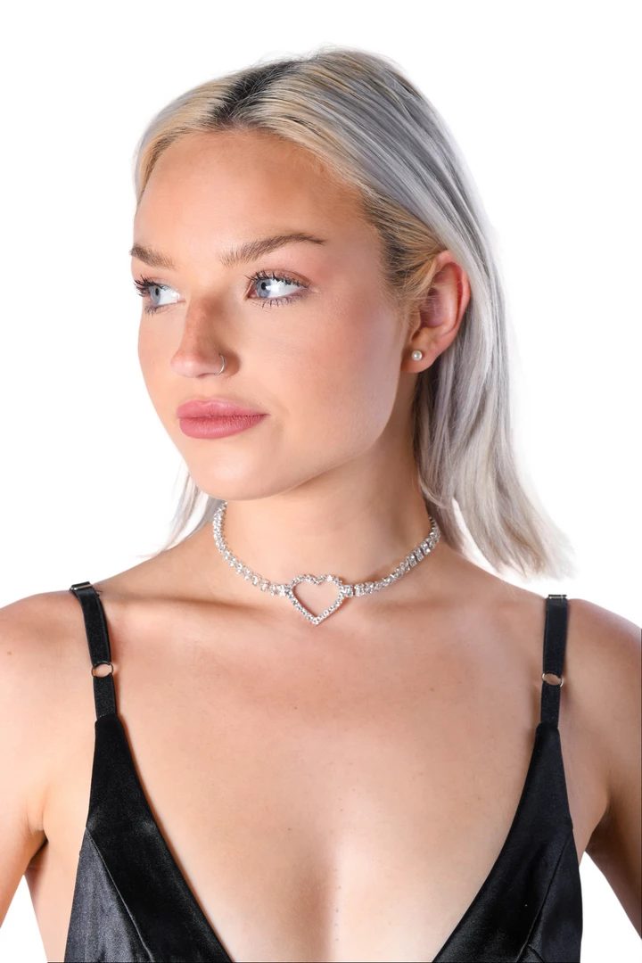 THE LUMI SHOP Diamond Heart Necklace 3 THE LUMI SHOP Diamond Heart Necklace