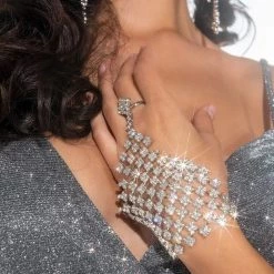 THE LUMi SHOP SPRING 2022 Diamond Rhinestone Hand Glove W/ Ring